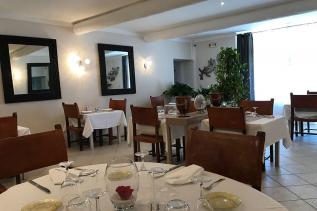 salle de restaurant auberge de cheval blanc à Cheval Blanc